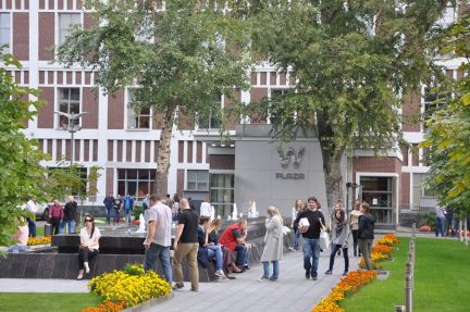 ����� �������� ��������� � �� w plaza (���� �15)